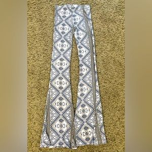 Volcom Bohemian Style Lounge Pants with Bell Bottom Flared Legs Size Small